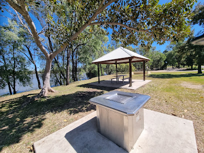 Chinchilla Weir Camping