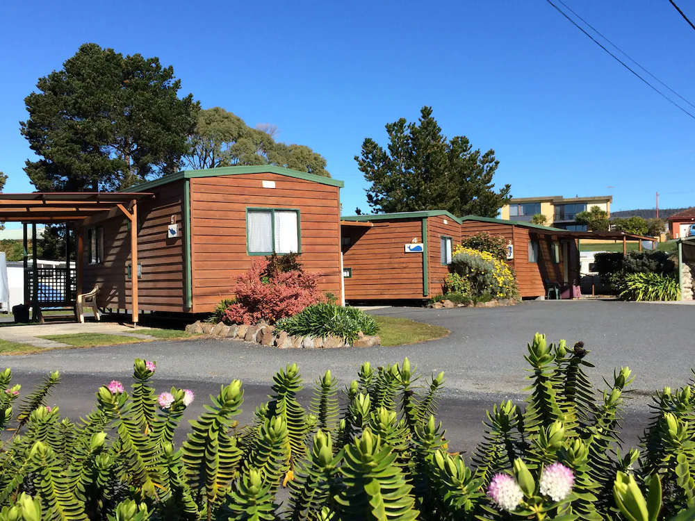 Snug Beach Cabin & Caravan Tourist Park