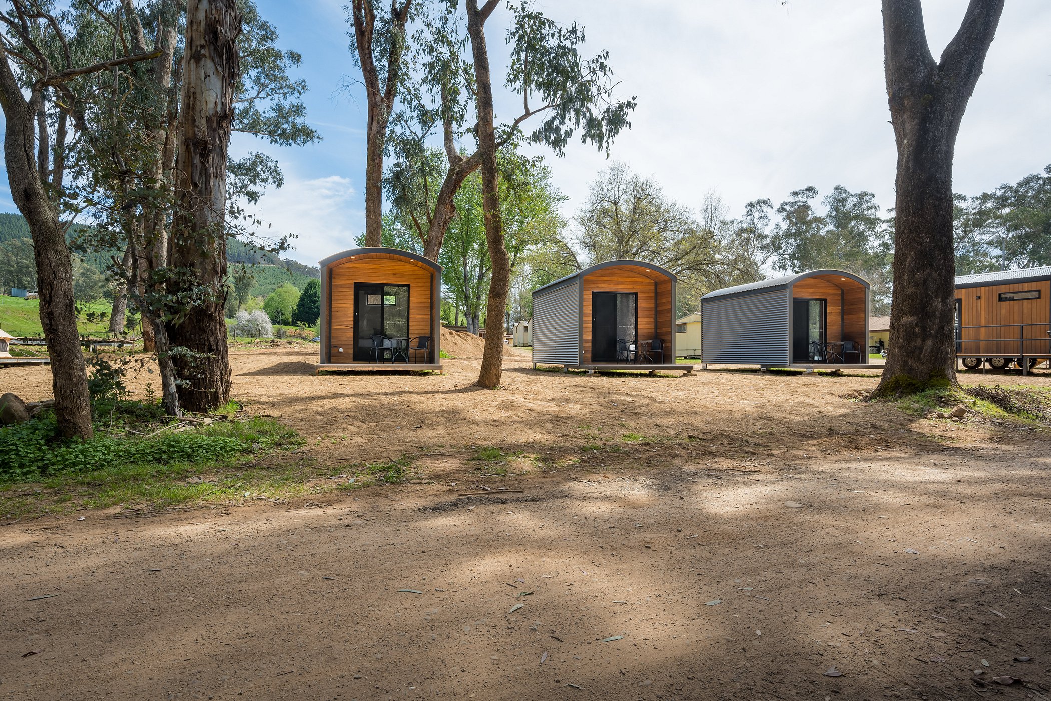 Bright Cabin & caravan park (camp Crusty)